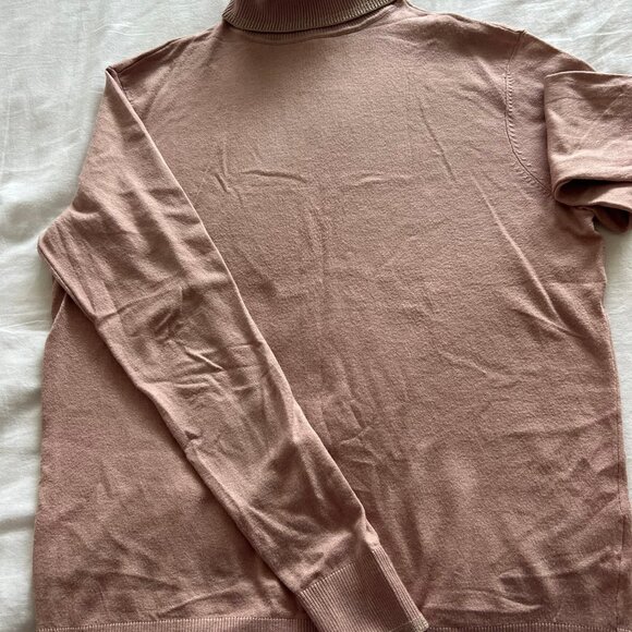 Lightweight turtle neck sweater - Picture 2 of 4